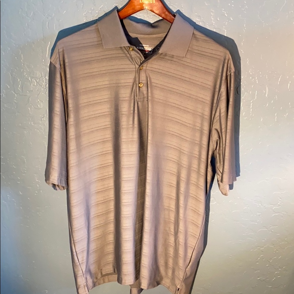 Men’s Kirkland performance polo. XL.